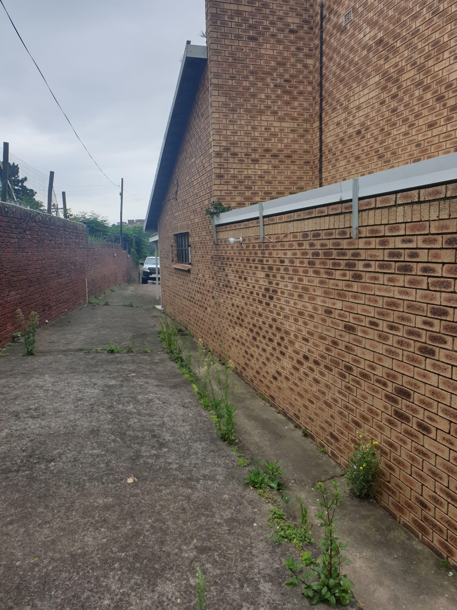 To Let 6 Bedroom Property for Rent in Avoca KwaZulu-Natal