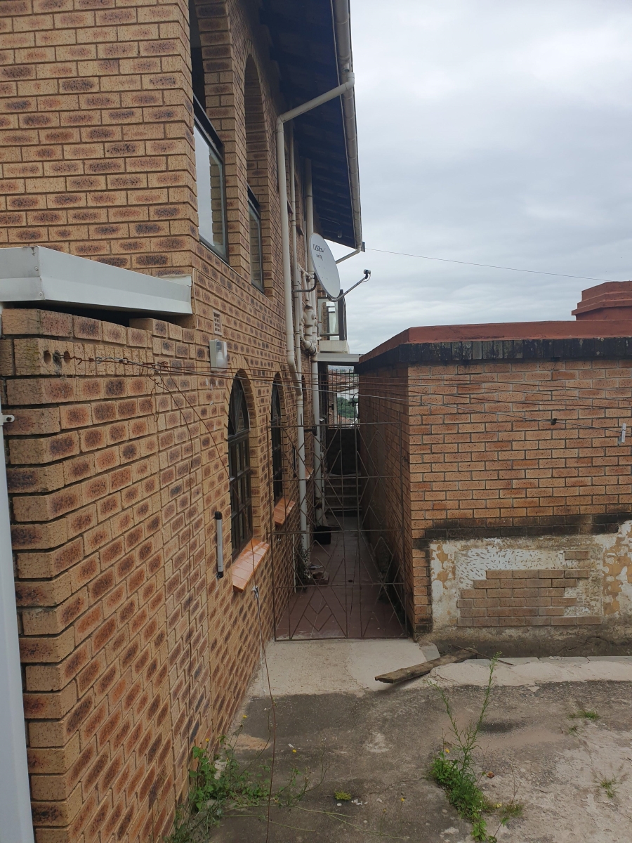 To Let 6 Bedroom Property for Rent in Avoca KwaZulu-Natal