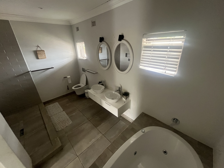 7 Bedroom Property for Sale in Ballito Central KwaZulu-Natal