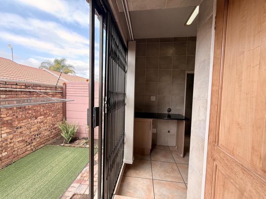 To Let 3 Bedroom Property for Rent in Huttenheights KwaZulu-Natal