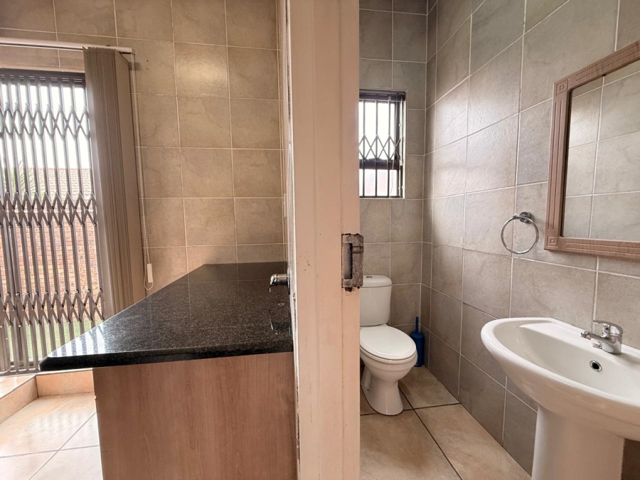 To Let 3 Bedroom Property for Rent in Huttenheights KwaZulu-Natal