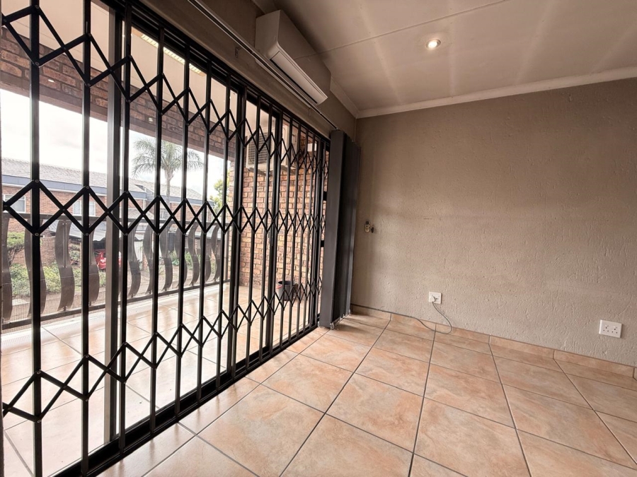 To Let 3 Bedroom Property for Rent in Huttenheights KwaZulu-Natal