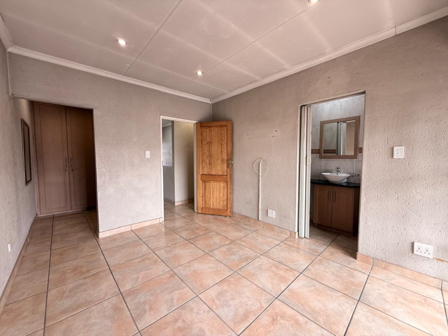 To Let 3 Bedroom Property for Rent in Huttenheights KwaZulu-Natal