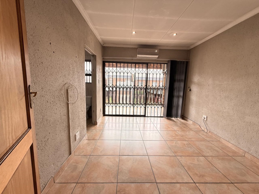 To Let 3 Bedroom Property for Rent in Huttenheights KwaZulu-Natal