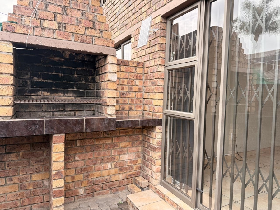 To Let 3 Bedroom Property for Rent in Huttenheights KwaZulu-Natal