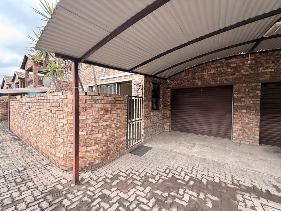 To Let 3 Bedroom Property for Rent in Huttenheights KwaZulu-Natal