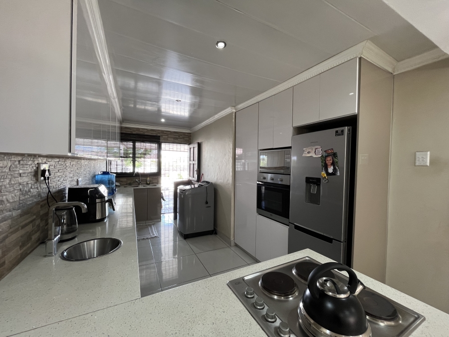 3 Bedroom Property for Sale in Caneside KwaZulu-Natal