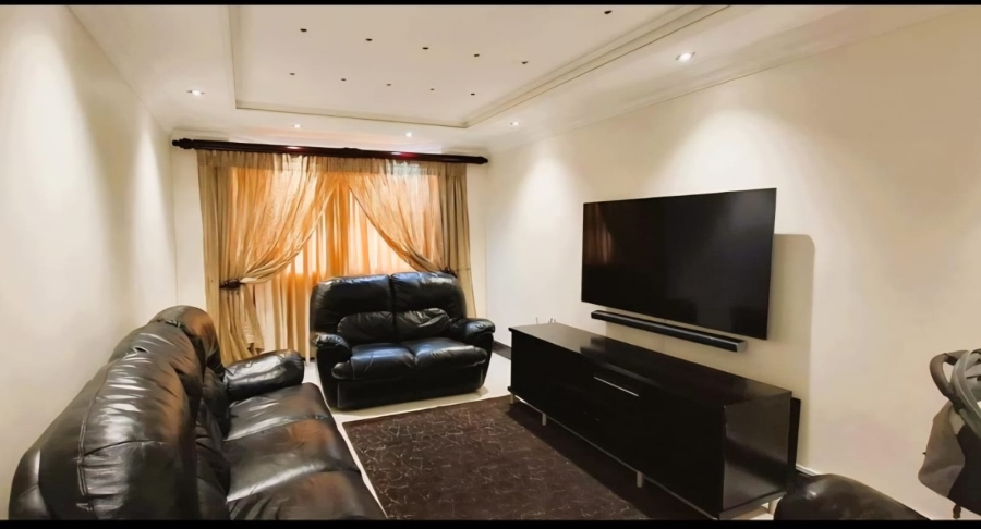 5 Bedroom Property for Sale in Broadlands KwaZulu-Natal