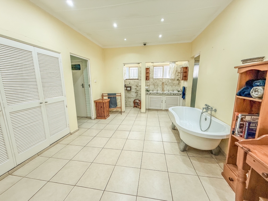 5 Bedroom Property for Sale in Fairview KwaZulu-Natal