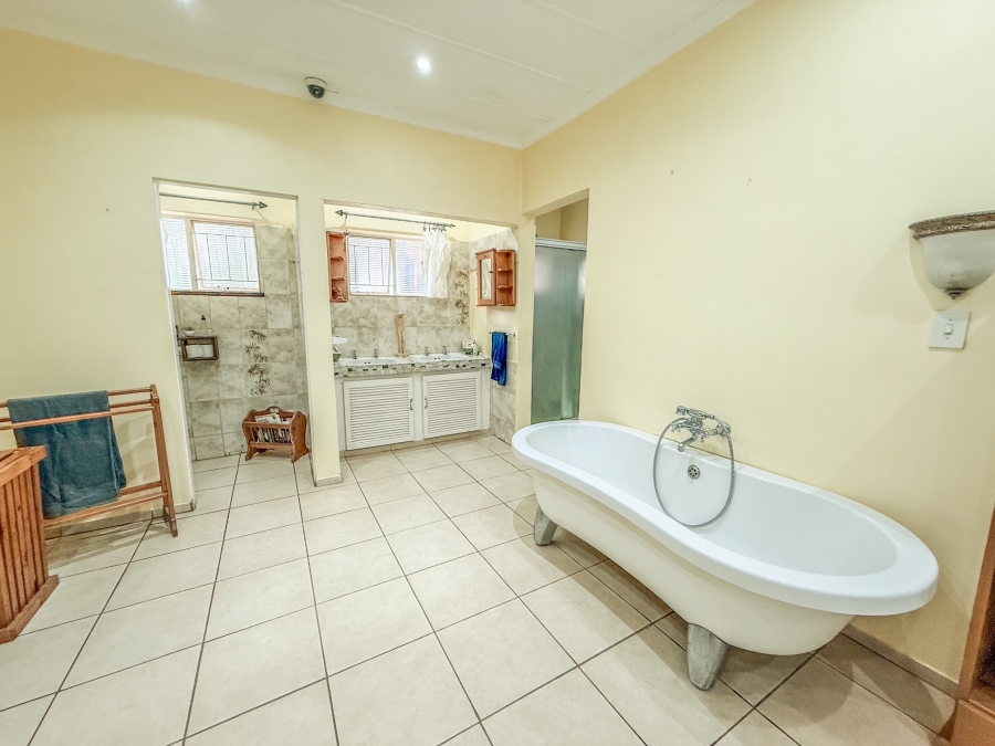 5 Bedroom Property for Sale in Fairview KwaZulu-Natal