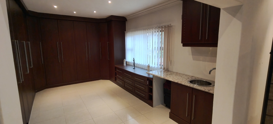 5 Bedroom Property for Sale in Cowies Hill KwaZulu-Natal
