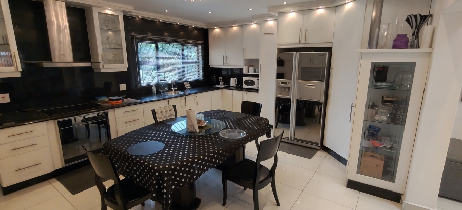 5 Bedroom Property for Sale in Cowies Hill KwaZulu-Natal