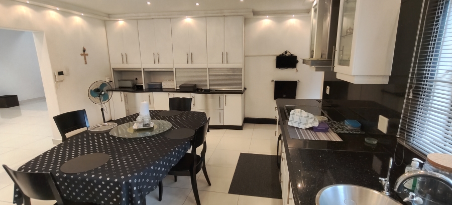 5 Bedroom Property for Sale in Cowies Hill KwaZulu-Natal