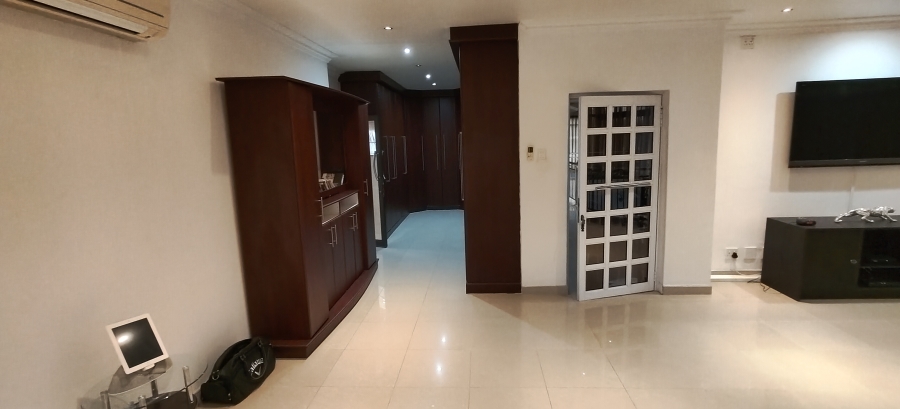 5 Bedroom Property for Sale in Cowies Hill KwaZulu-Natal
