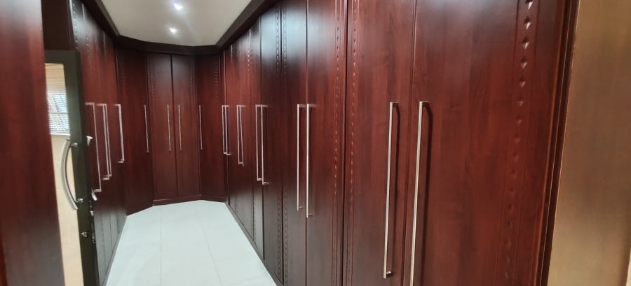 5 Bedroom Property for Sale in Cowies Hill KwaZulu-Natal