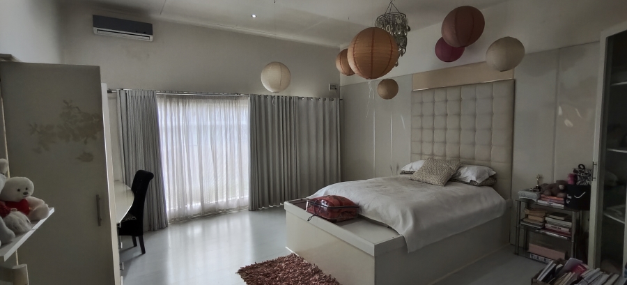 5 Bedroom Property for Sale in Cowies Hill KwaZulu-Natal