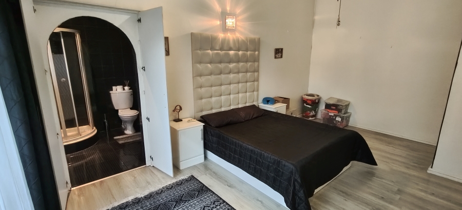 5 Bedroom Property for Sale in Cowies Hill KwaZulu-Natal