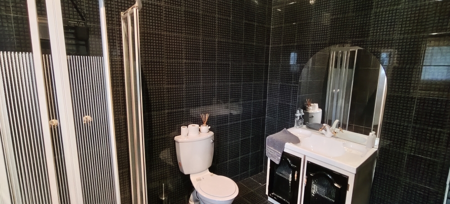 5 Bedroom Property for Sale in Cowies Hill KwaZulu-Natal