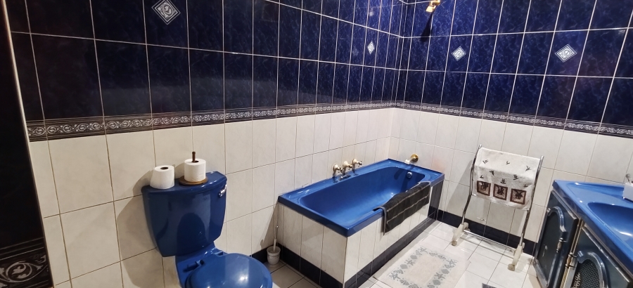 5 Bedroom Property for Sale in Cowies Hill KwaZulu-Natal