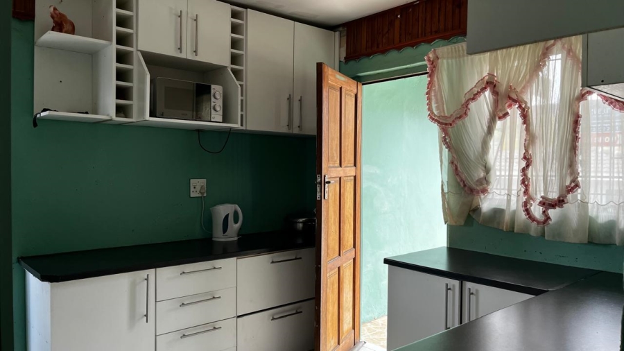 5 Bedroom Property for Sale in Umlazi BB KwaZulu-Natal