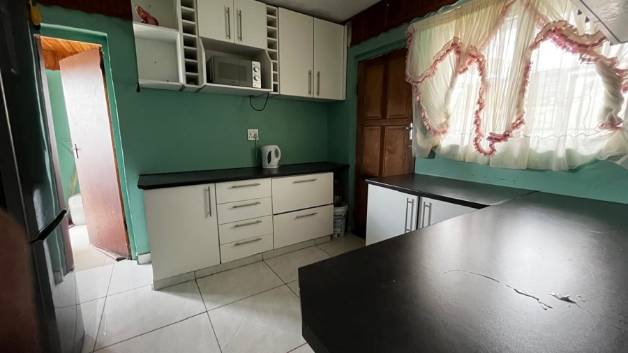 5 Bedroom Property for Sale in Umlazi BB KwaZulu-Natal