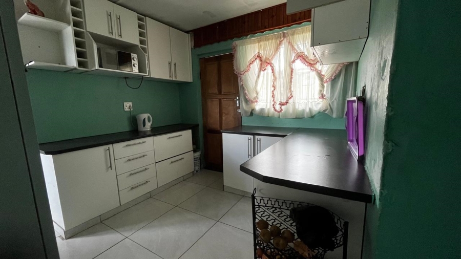 5 Bedroom Property for Sale in Umlazi BB KwaZulu-Natal