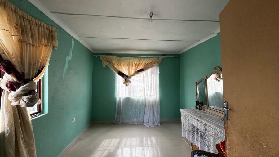 5 Bedroom Property for Sale in Umlazi BB KwaZulu-Natal