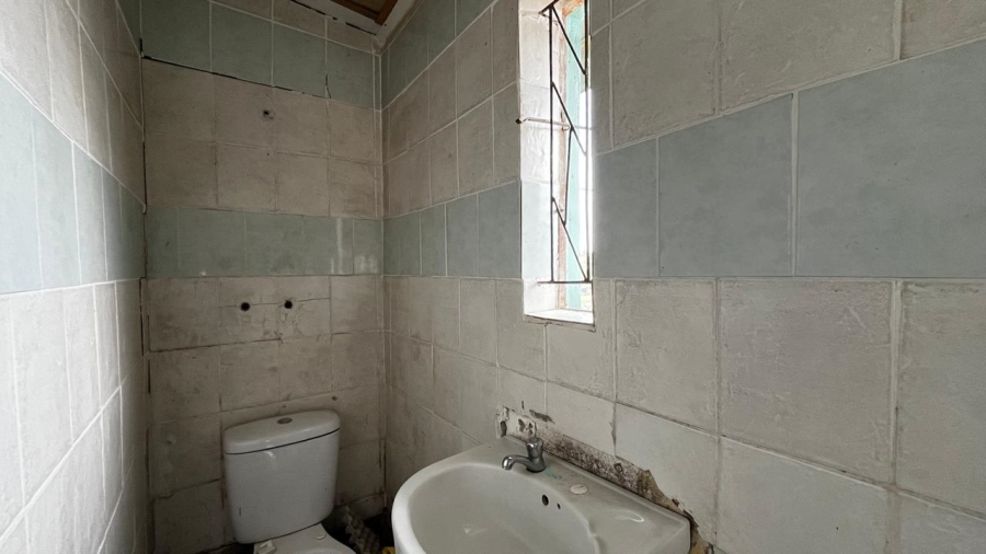 5 Bedroom Property for Sale in Umlazi BB KwaZulu-Natal