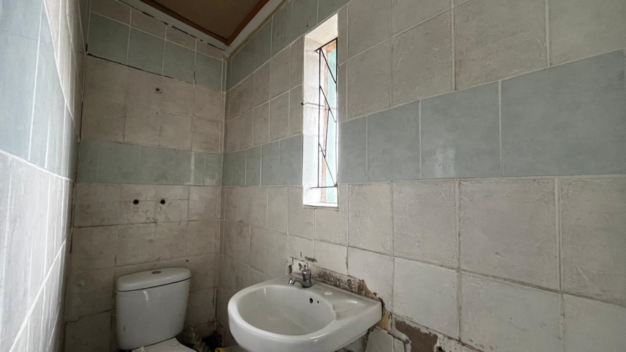 5 Bedroom Property for Sale in Umlazi BB KwaZulu-Natal