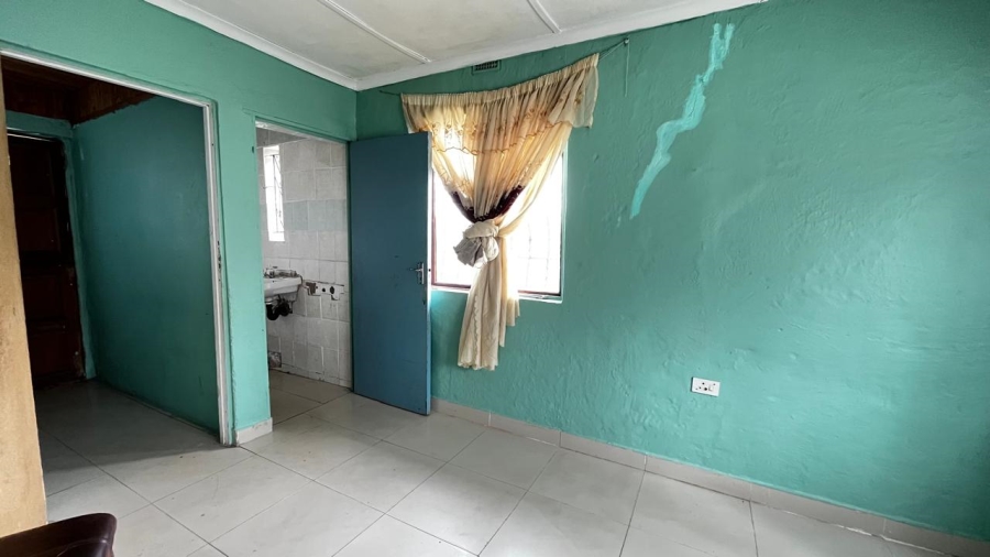 5 Bedroom Property for Sale in Umlazi BB KwaZulu-Natal