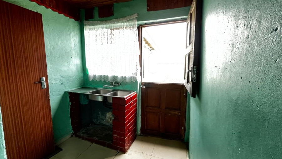 5 Bedroom Property for Sale in Umlazi BB KwaZulu-Natal