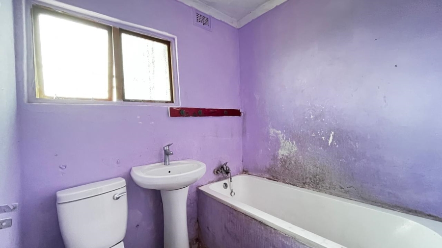 5 Bedroom Property for Sale in Umlazi BB KwaZulu-Natal