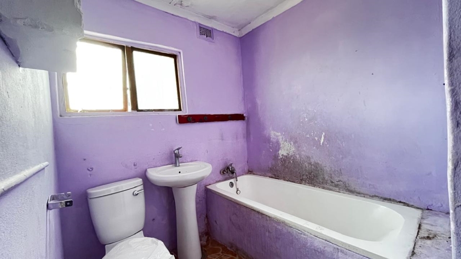 5 Bedroom Property for Sale in Umlazi BB KwaZulu-Natal