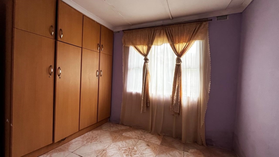 5 Bedroom Property for Sale in Umlazi BB KwaZulu-Natal