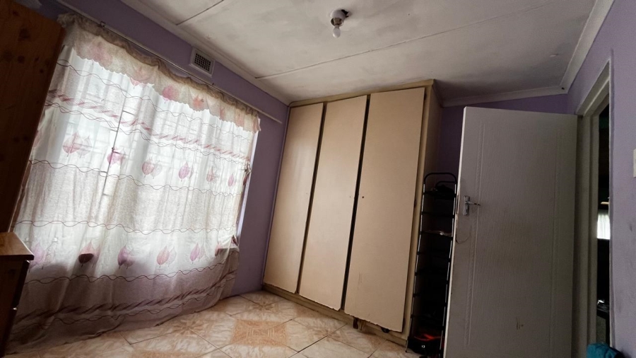 5 Bedroom Property for Sale in Umlazi BB KwaZulu-Natal