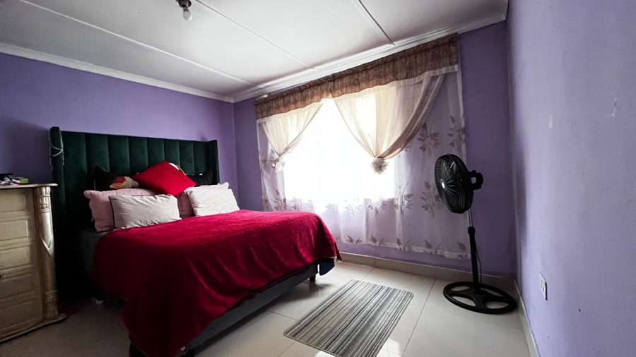 5 Bedroom Property for Sale in Umlazi BB KwaZulu-Natal