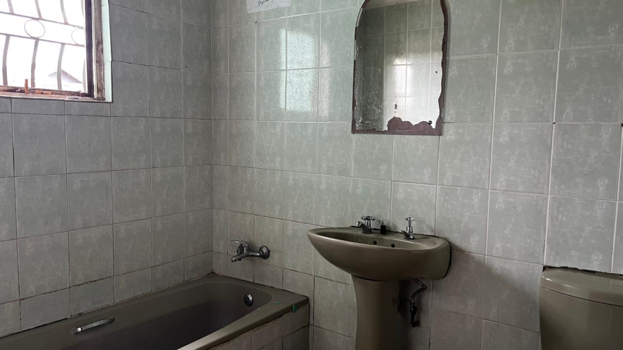 5 Bedroom Property for Sale in Umlazi BB KwaZulu-Natal