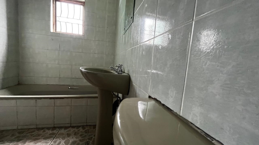 5 Bedroom Property for Sale in Umlazi BB KwaZulu-Natal