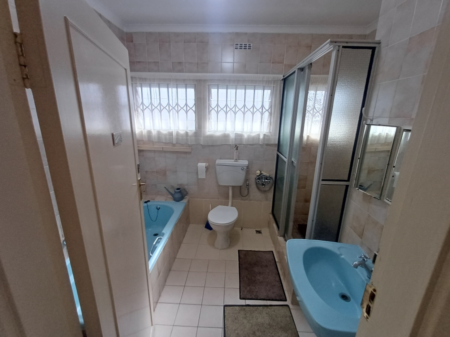 5 Bedroom Property for Sale in La Lucia KwaZulu-Natal