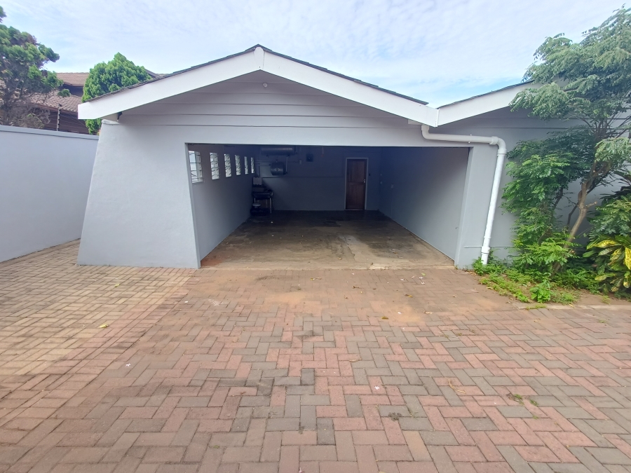 5 Bedroom Property for Sale in La Lucia KwaZulu-Natal