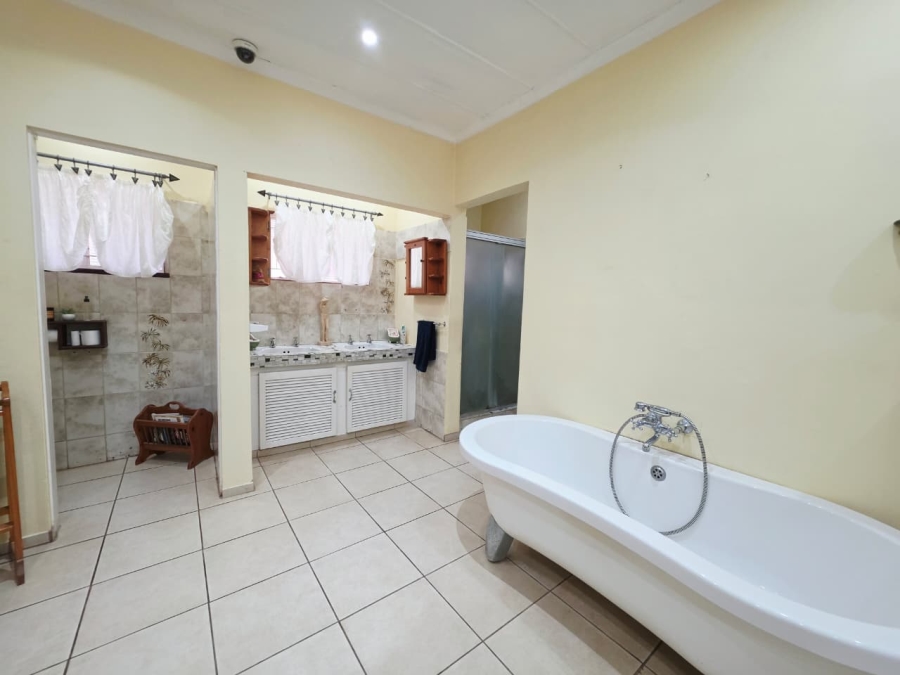 5 Bedroom Property for Sale in Fairview KwaZulu-Natal