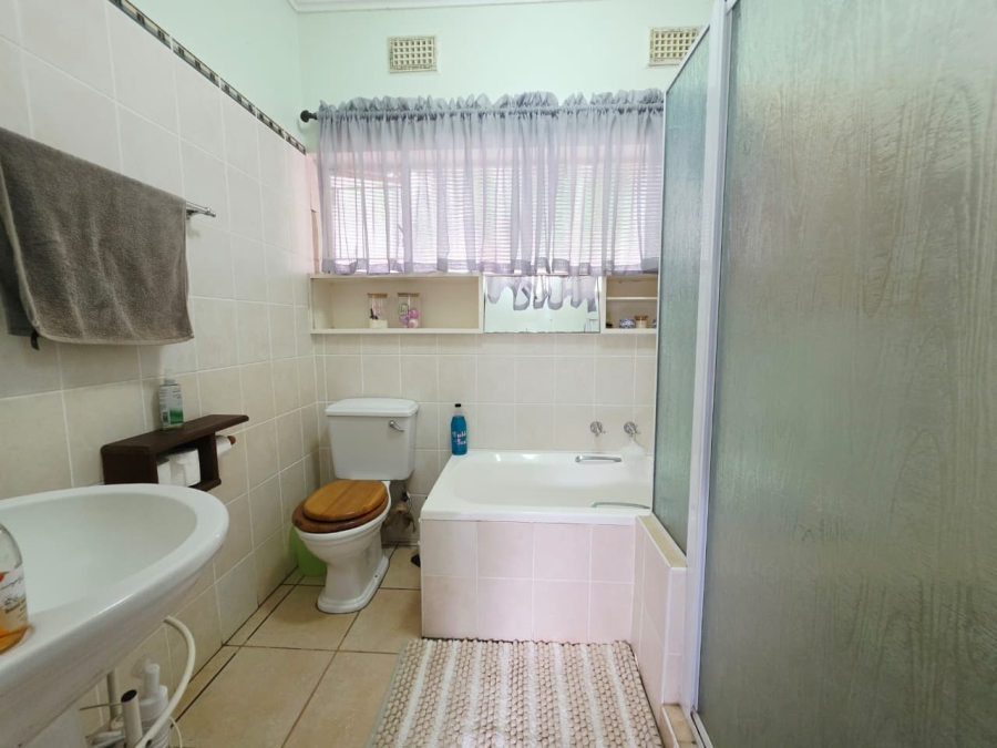 5 Bedroom Property for Sale in Fairview KwaZulu-Natal