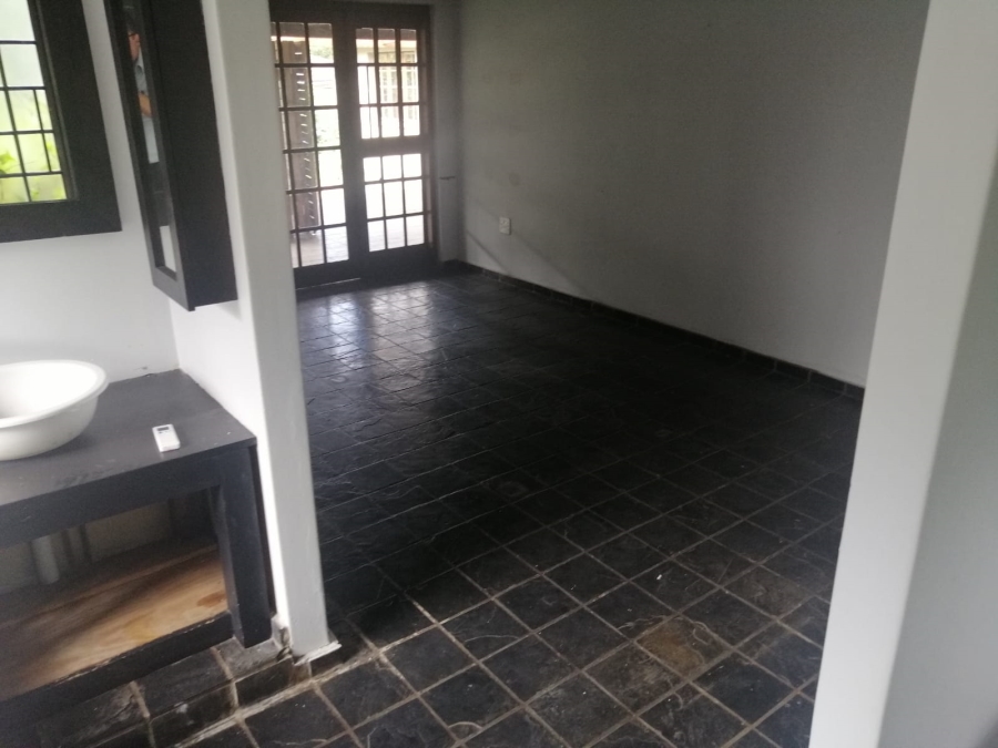 3 Bedroom Property for Sale in Mount Moreland KwaZulu-Natal