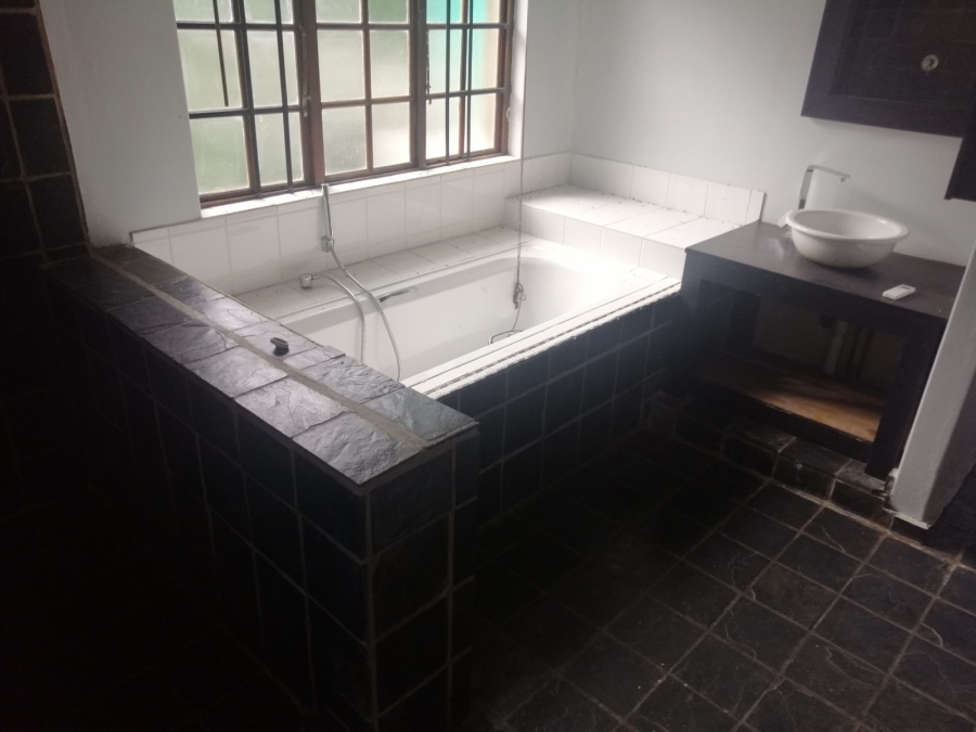 3 Bedroom Property for Sale in Mount Moreland KwaZulu-Natal