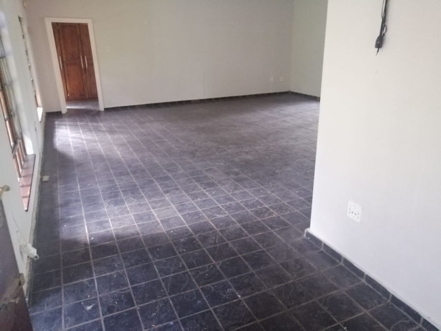 3 Bedroom Property for Sale in Mount Moreland KwaZulu-Natal