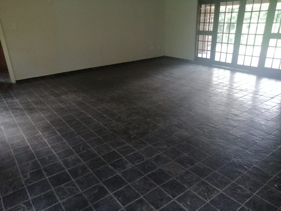3 Bedroom Property for Sale in Mount Moreland KwaZulu-Natal