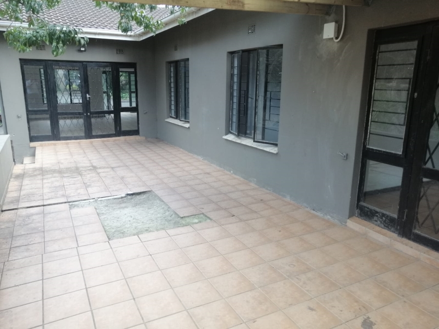 3 Bedroom Property for Sale in Mount Moreland KwaZulu-Natal
