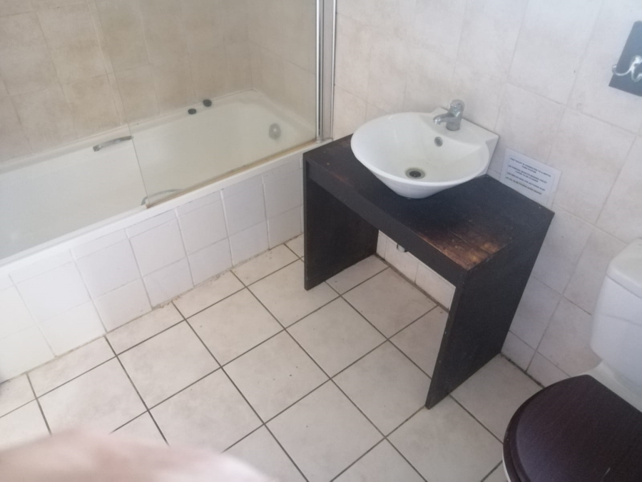 1 Bedroom Property for Sale in Mount Moreland KwaZulu-Natal