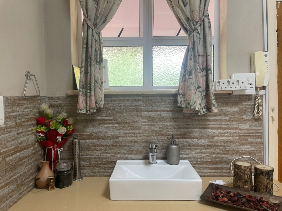 2 Bedroom Property for Sale in Essenwood KwaZulu-Natal