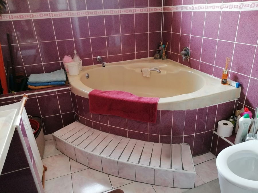 3 Bedroom Property for Sale in Mount Vernon KwaZulu-Natal